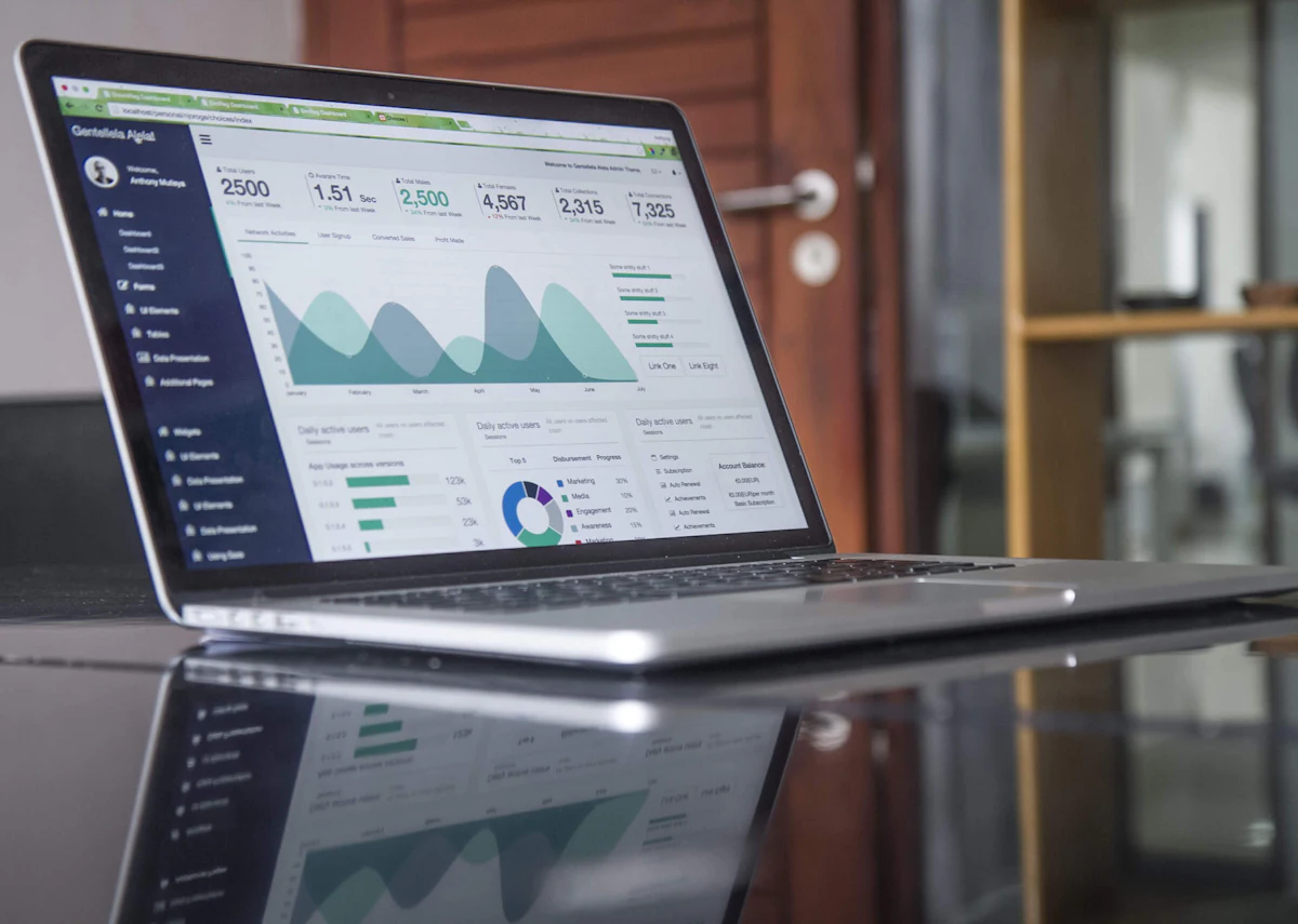 Analytics report on a laptop for an AI search measurement baseline